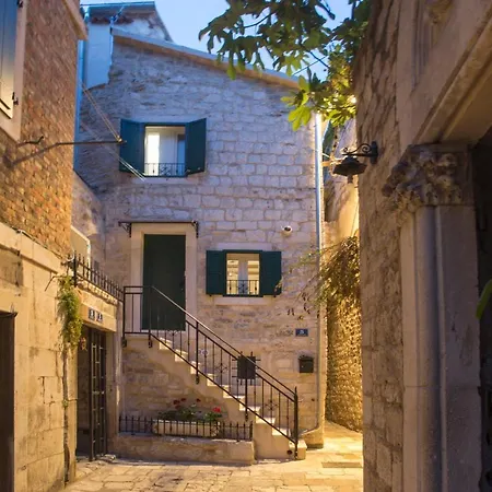 Apartment Old Center Stone House