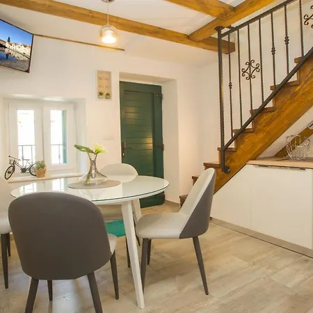 Old Center Stone House Apartment Split