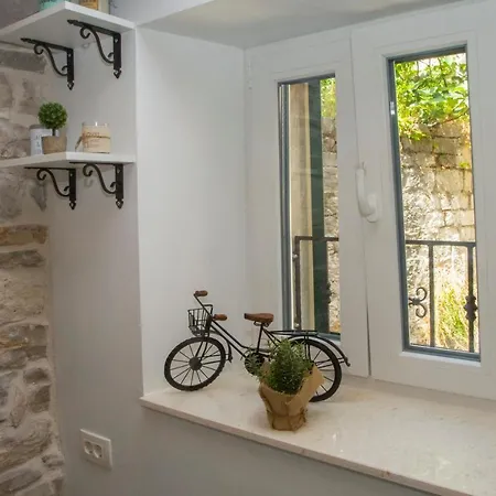 Old Center Stone House